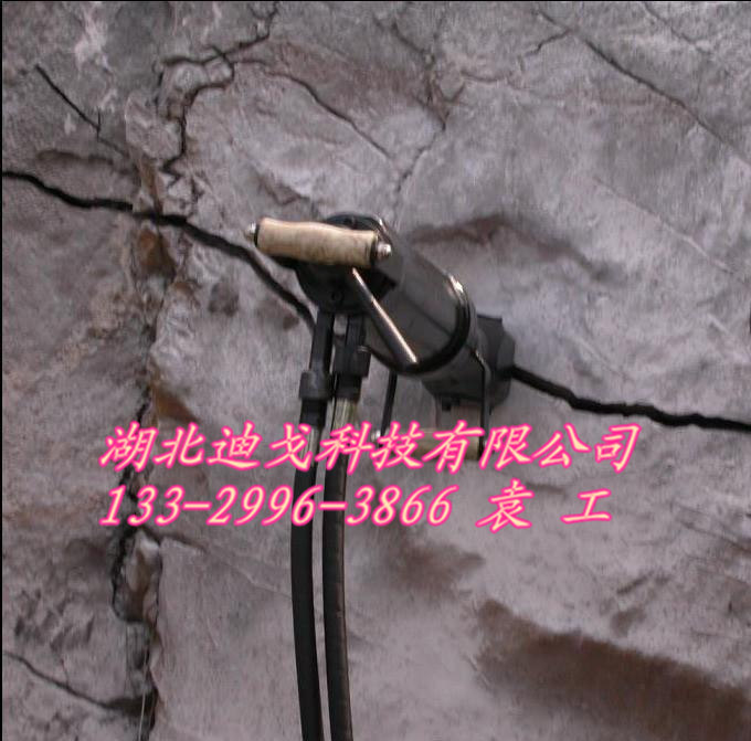 晋中市防滑坡桩替代风镐快速破碎岩石静爆劈裂设备&nbsp;&nbsp;防滑坡桩岩石破碎