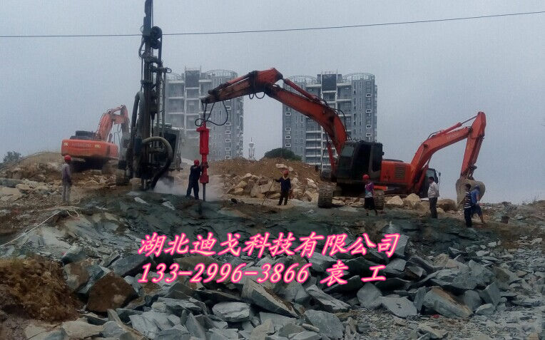 山西五台县土石方采挖破碎岩石大型机载劈裂机销售 替代爆破