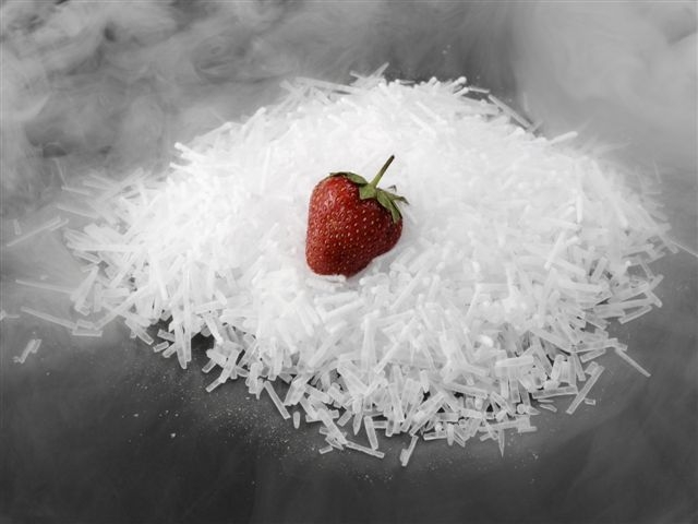 专业提供 优质3MM大颗粒干冰?食品级固体干冰  食用干冰  干冰批发