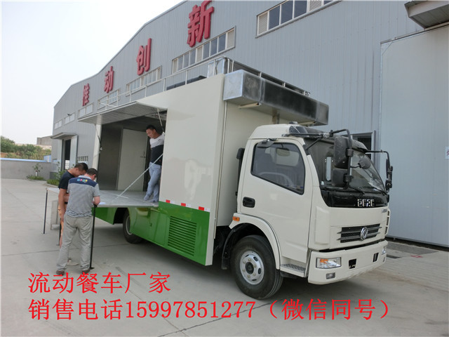 流动餐车专业定制小蜜蜂柴油流动餐车