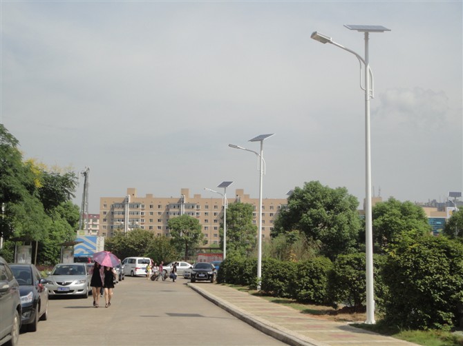 厂家供应太阳能路灯报价 路灯外壳led 方形庭院灯 路灯杆