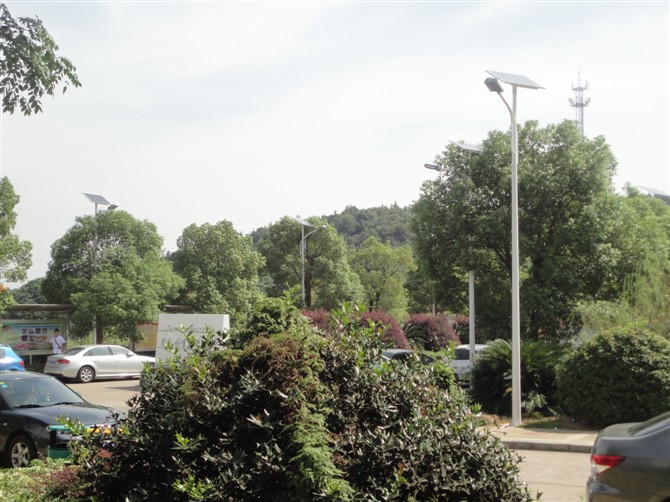 厂家供应太阳能路灯报价 路灯外壳led 方形庭院灯 路灯杆