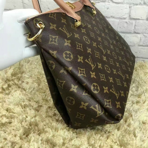 包包厂家,供应货源款式齐全品质多样  手提包  时尚包  女式包