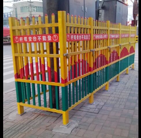 耐晒抗风化道路安全护栏 PVC草坪塑钢围栏&nbsp;&nbsp;安全围栏