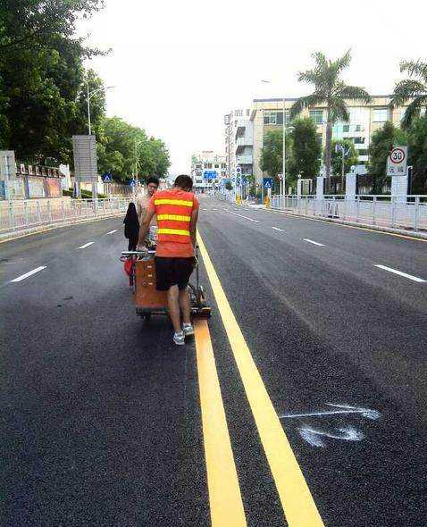 都匀沥青铺设施工  道路划线施工  沥青施工  道路边线施工