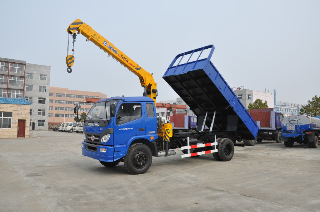 带吊拖车   厂家  随车吊  平板带吊运输车  起重运输车