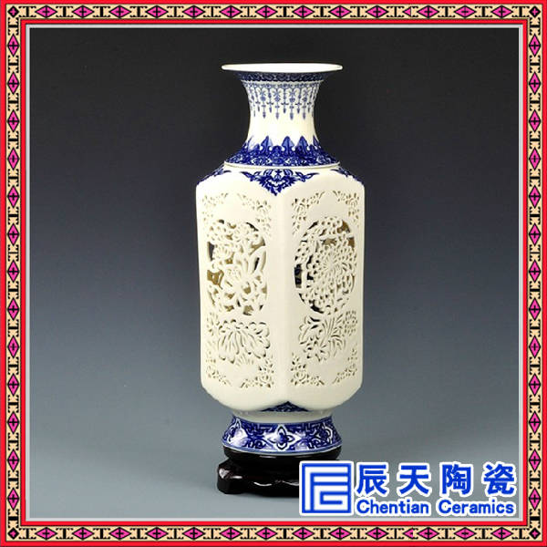 传统手工制作陶瓷花瓶，家居装饰礼品花瓶&nbsp;&nbsp;双层镂空花瓶&nbsp;&nbsp;景德镇陶瓷花瓶&nbsp;&nbsp;家居装饰花瓶