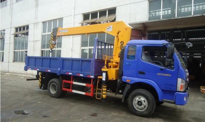 国四 随车吊  平板带吊运输车  徐工随车吊