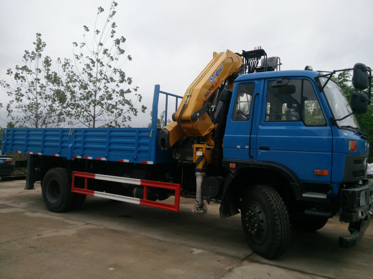徐工起重运输车｜东风｜价格｜图片｜厂家  徐工牌随车吊  平板吊带运输车  东风随车吊