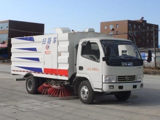 东风多利卡扫路车  路面清洗车  除尘车