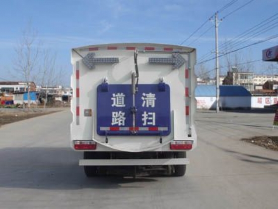 东风多利卡扫路车  路面清洗车  除尘车