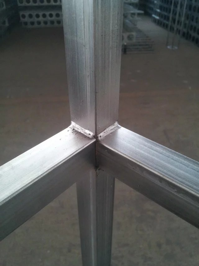 活动舞台桁架搭建，焊接牢固，质量给力。  方管桁架  背景桁架  圆管桁架