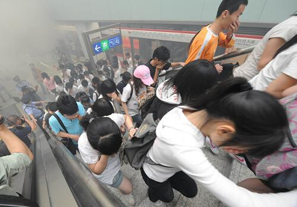 重庆地铁如遇火灾 您该怎么办呢&nbsp;&nbsp;重庆地铁广告&nbsp;&nbsp;重庆地铁平面广告