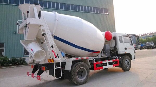 销售原装跃进5方搅拌车助您事业开启新境界&nbsp;&nbsp;小型搅拌车&nbsp;&nbsp;混凝土搅拌车&nbsp;&nbsp;水泥搅拌车