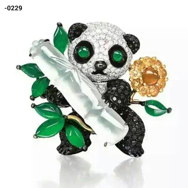 优质的翡翠熊猫吊坠，德豫珠宝玉器商行供应  翡翠吊坠  玉石镶嵌