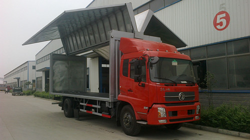 国五飞翼车东风天锦7米6飞翼车价格