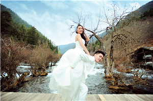 九寨沟婚纱照口碑好_超值的九寨沟婚纱摄影  九寨沟婚纱摄影哪家好  九寨沟婚纱摄影团购