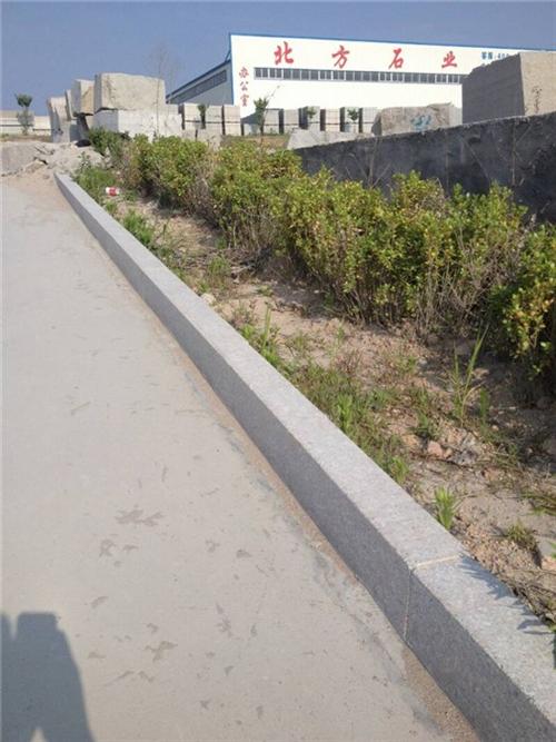 路沿石、北方石材、五莲红异型路沿石价格  山东优质五莲红路  五莲花路沿石批发