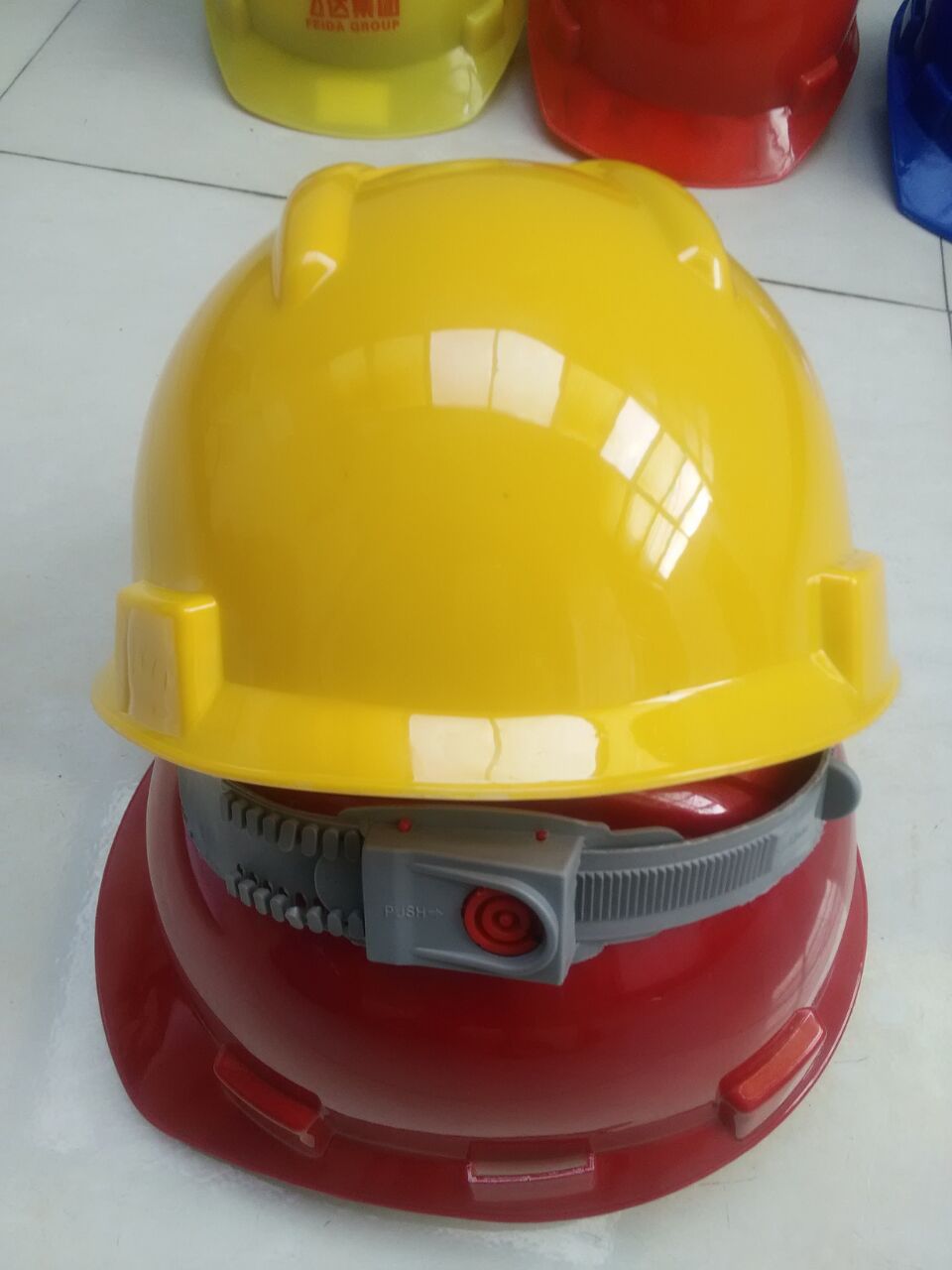 供应建筑施工高空作业安全帽 玻璃钢安全帽价格&nbsp;&nbsp;建筑施工安全帽