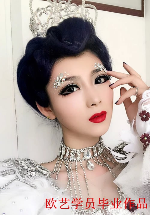 十堰最优秀化妆学校_学彩妆哪个学校好  厂家价格