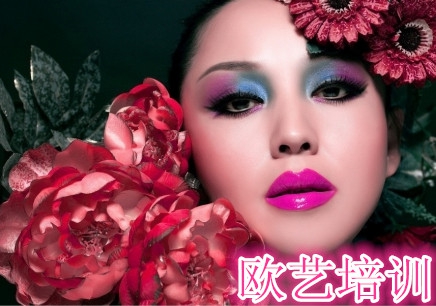 房县化妆美甲纹绣培训学校_十堰彩妆学校  厂家价格