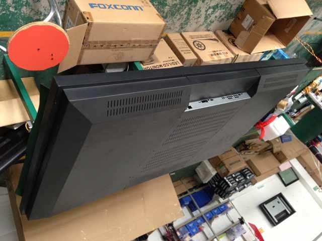 玖今久 82寸壁挂式苹果款 高清液晶广告机  大尺寸广告机  地铁广告机  商铺广告机