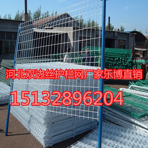 武汉双边丝护栏网湖北绿色低碳钢丝围栏网厂家价格 湖北低碳钢丝围栏网 武汉公路隔离栅