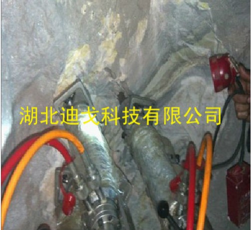 最安全最先进的金矿开采免设备&nbsp;&nbsp;安全免爆破设备&nbsp;&nbsp;岩石劈裂机