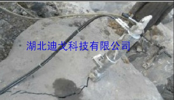 迪戈液压劈裂机最-佳破拆露天土石方设备&nbsp;&nbsp;露天土石方破除&nbsp;&nbsp;安全免爆破设备&nbsp;&nbsp;劈石机