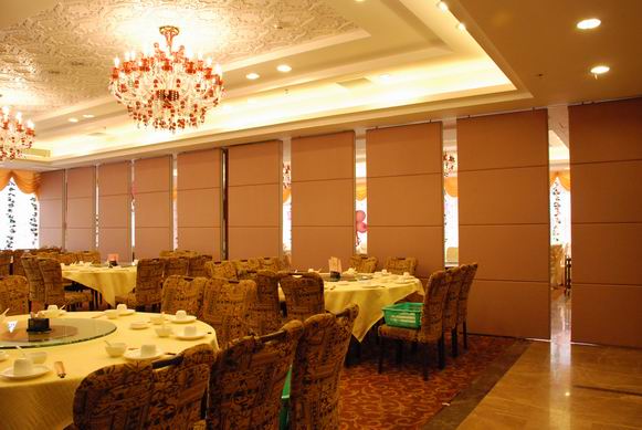 供应内蒙古自治区兴安盟餐厅活动隔断厂家直销