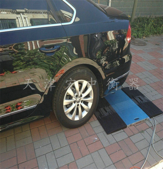 鞍山市40吨无线打印便捷式轴重仪