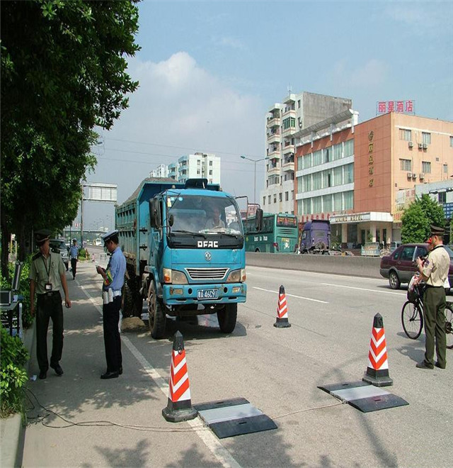 巴彦淖尔市1.2*1.2m双层碳钢防爆地磅秤