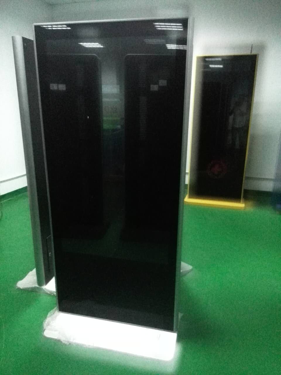 玖今久 湖南55寸落地式直角款广告机 液晶数码广告机  硬盘广告机  cf卡广告机  专业广告机