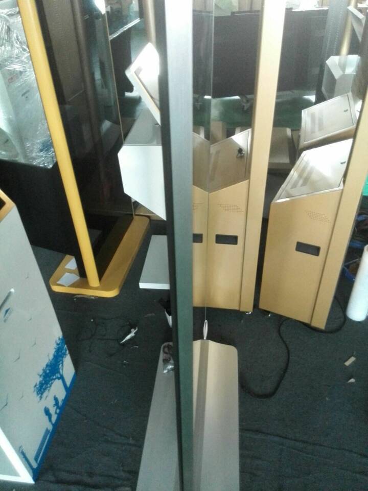 玖今久 58寸立式仿苹果款广告机 高清液晶广告机  广告播放机  多媒体广告机