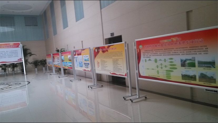 公共场所移动指示牌定制&nbsp;&nbsp;展示栏厂家&nbsp;&nbsp;铝合金广告型材