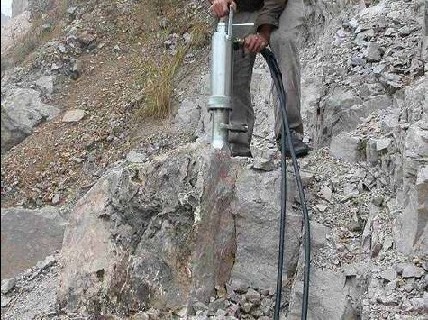 边坡岩石拆除设备首选迪戈液压岩石分裂机&nbsp;&nbsp;液压分裂机