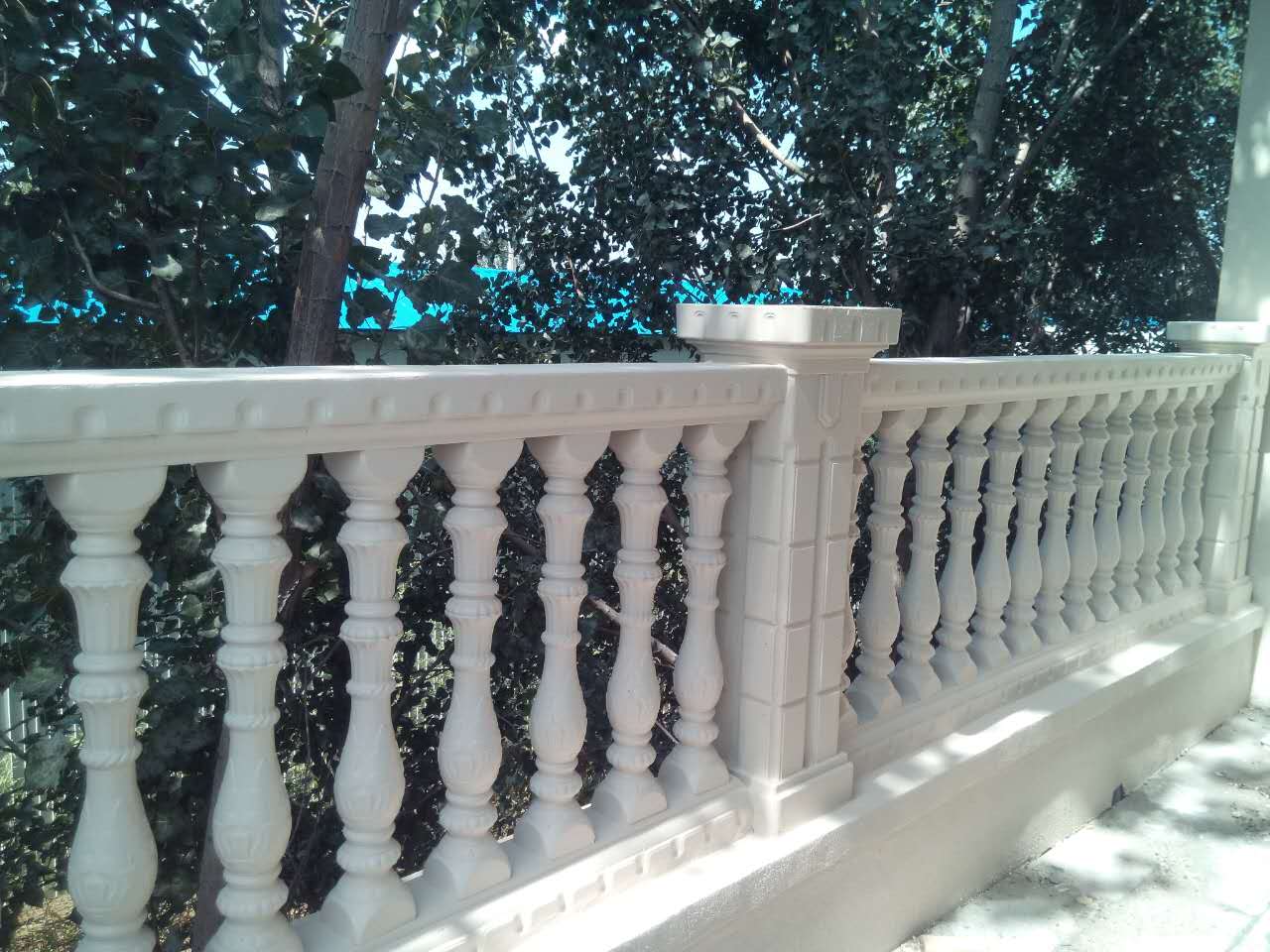 买优惠的别墅阳台护栏，就来恒美建筑型材厂&nbsp;&nbsp;水泥护栏&nbsp;&nbsp;水泥阳台护栏
