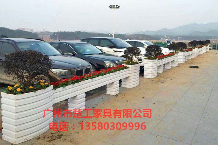 市政道路隔离花箱 PVC微发泡花箱 塑木景观花槽  PVC隔离花箱  PVC花箱