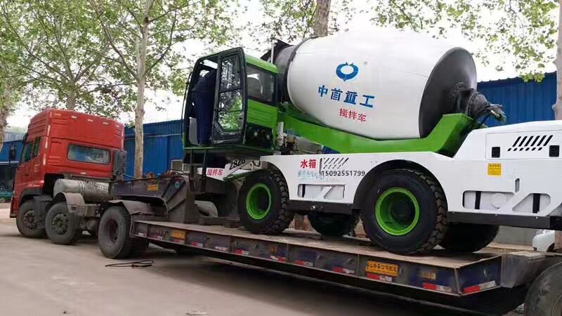 水泥搅拌车中首重工自动上料搅拌车出料快厂家直销