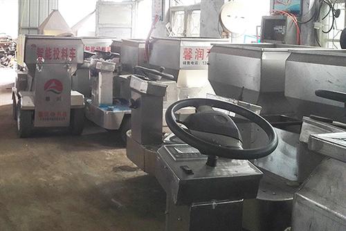 四轮喂食车厂家_沙坡头区四轮喂食车_诸城  四轮喂食车生产厂  四轮喂食车报价