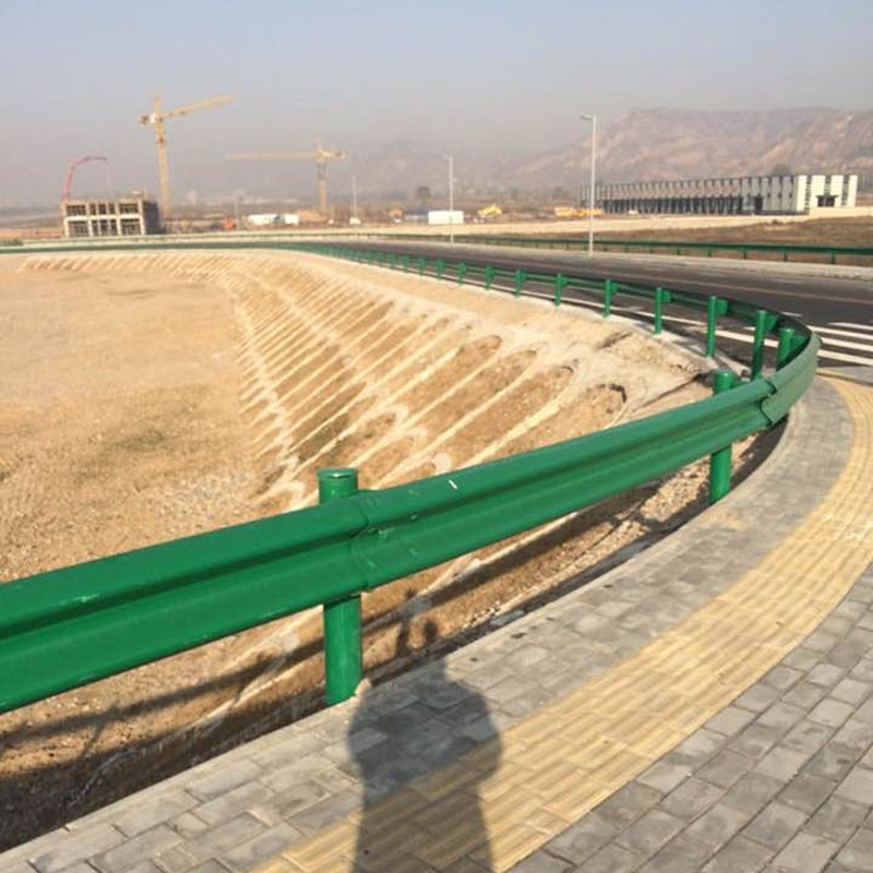 青海公路护栏多少钱一米  波形护栏
