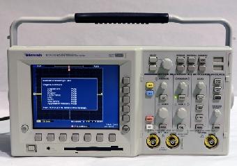 Tektronix 数字荧光示波器TDS5052