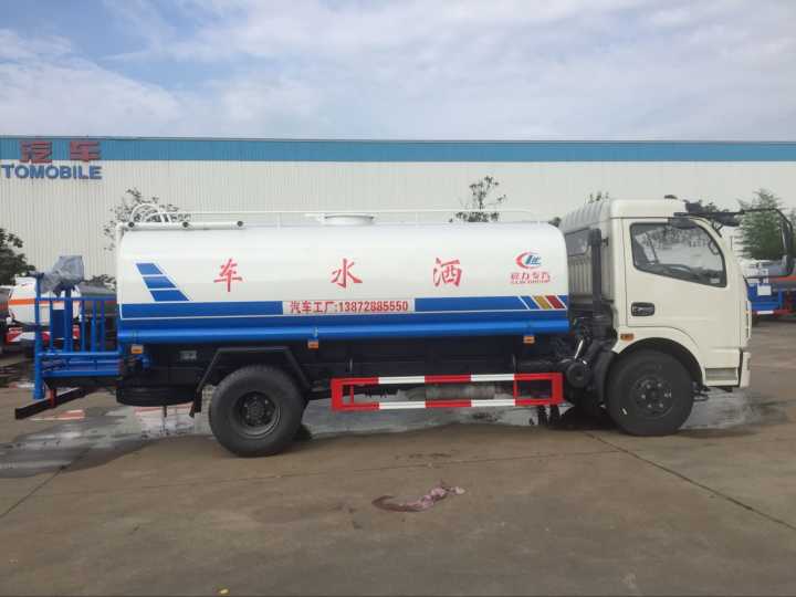 国五东风多利卡10吨洒水车价格参数  绿化洒水车  多利卡洒水车  洒水降尘