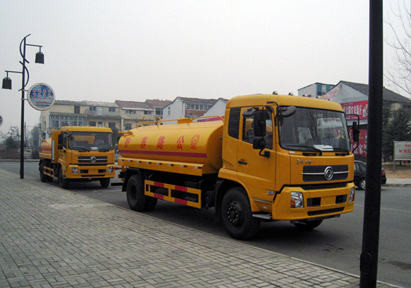 国五东风多利卡10吨洒水车价格参数  绿化洒水车  多利卡洒水车  洒水降尘