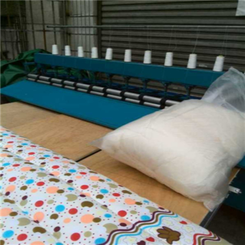 生产量大的引被机生产厂家  缝被机的价格&nbsp;&nbsp;速度快&nbsp;&nbsp;占地小&nbsp;&nbsp;新款绗缝机