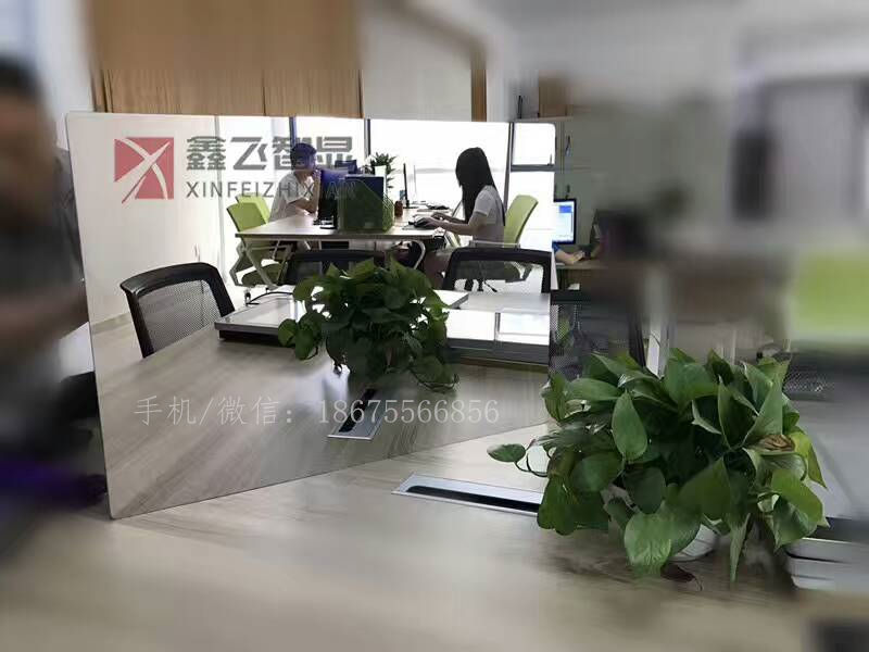 42寸壁挂式镜面广告机 人体智能感应显示器 发廊广告神器  壁挂式广告机
