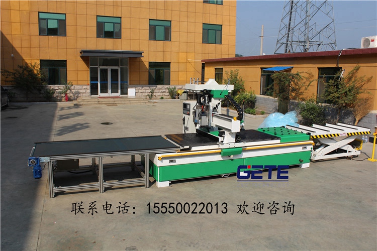 数控开料机 木工数控开料机 橱柜数控开料机工序CA-48&nbsp;&nbsp;板式家具生产线&nbsp;&nbsp;加工衣柜门的设备