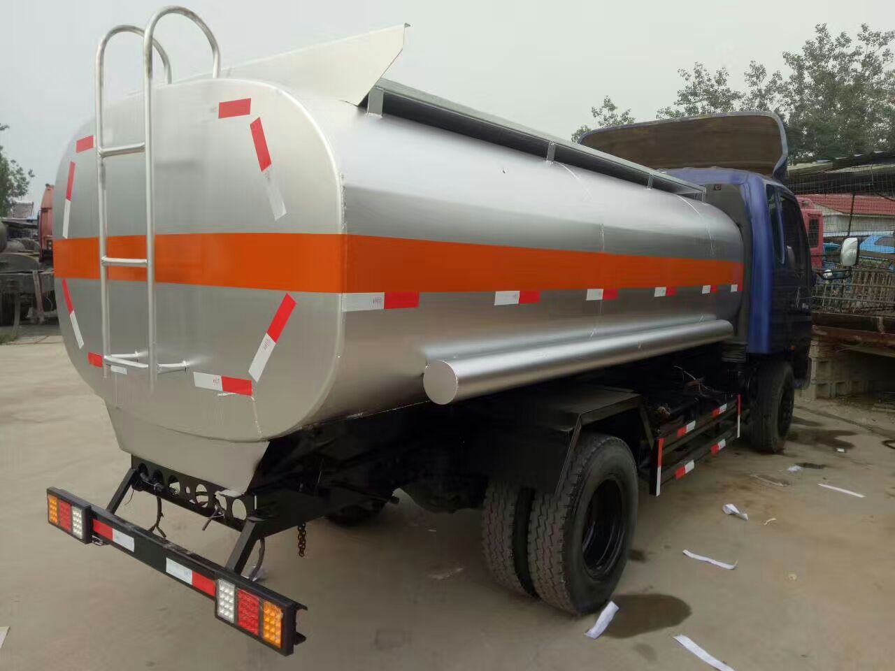 山东专业改装销售油罐车加油车  运油车