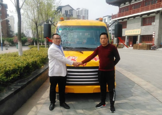 聊城C1能开几座的校车  聊城五菱校车  聊城宇通校车  聊城中通校车