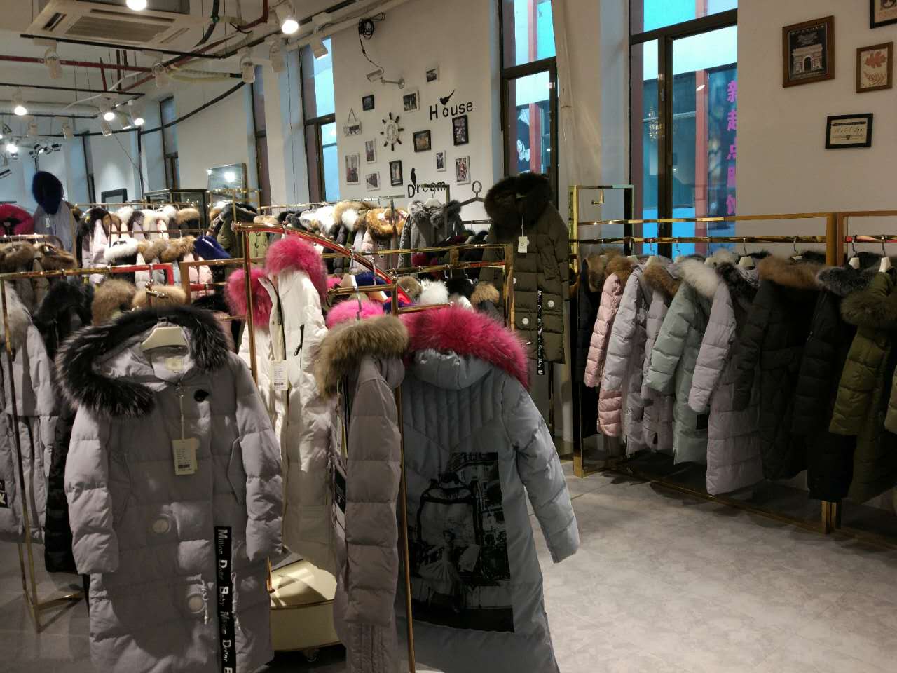 供应百款品牌羽绒服兵利服饰广州羽绒服批发实力供货商  品牌羽绒服批发